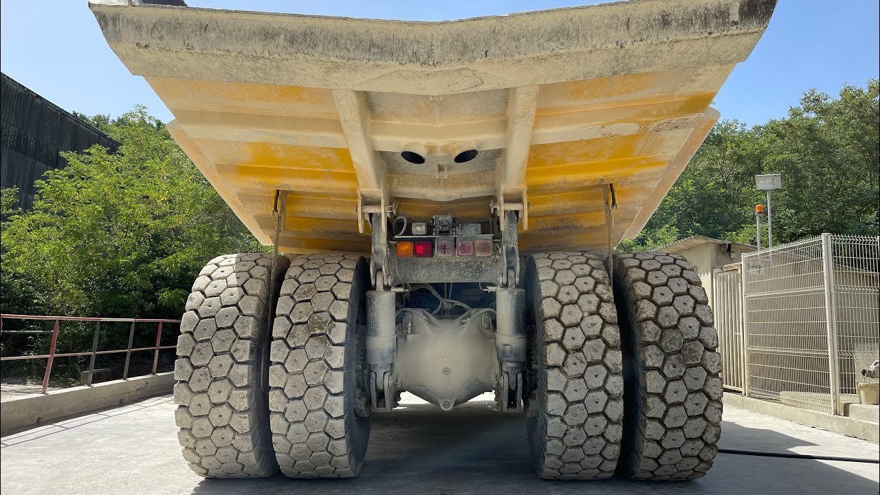 KOMATSU HD-605