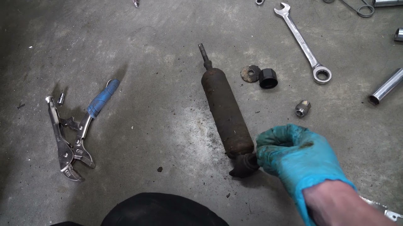 HOW TO CHANGE OR REPLACE CHEVY S10 2003 STRUT SHOCK