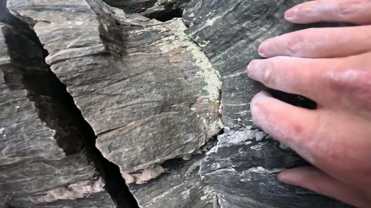 Shortoff Mountain - False Paradise P1 (5.7) on trad lead