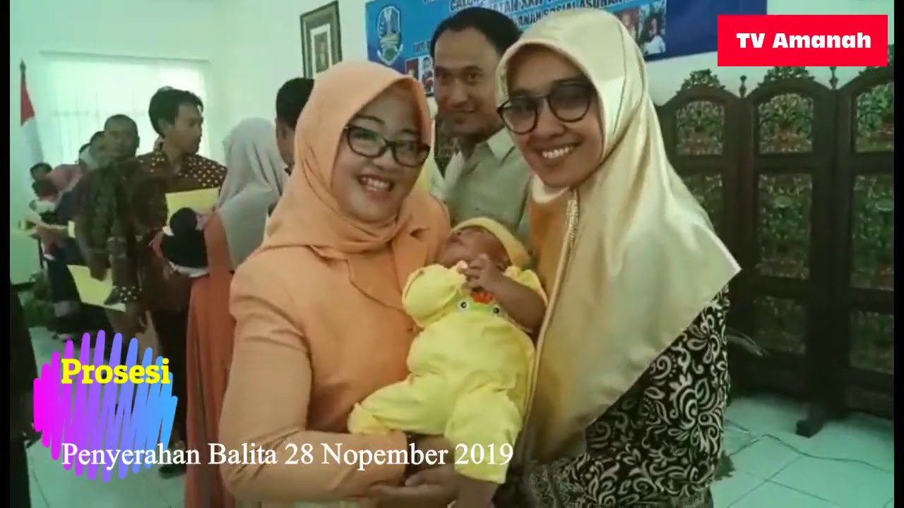 Dinsos Jatim Serahkan Balita-balita Terlantar Kepada Orangtua Asuh