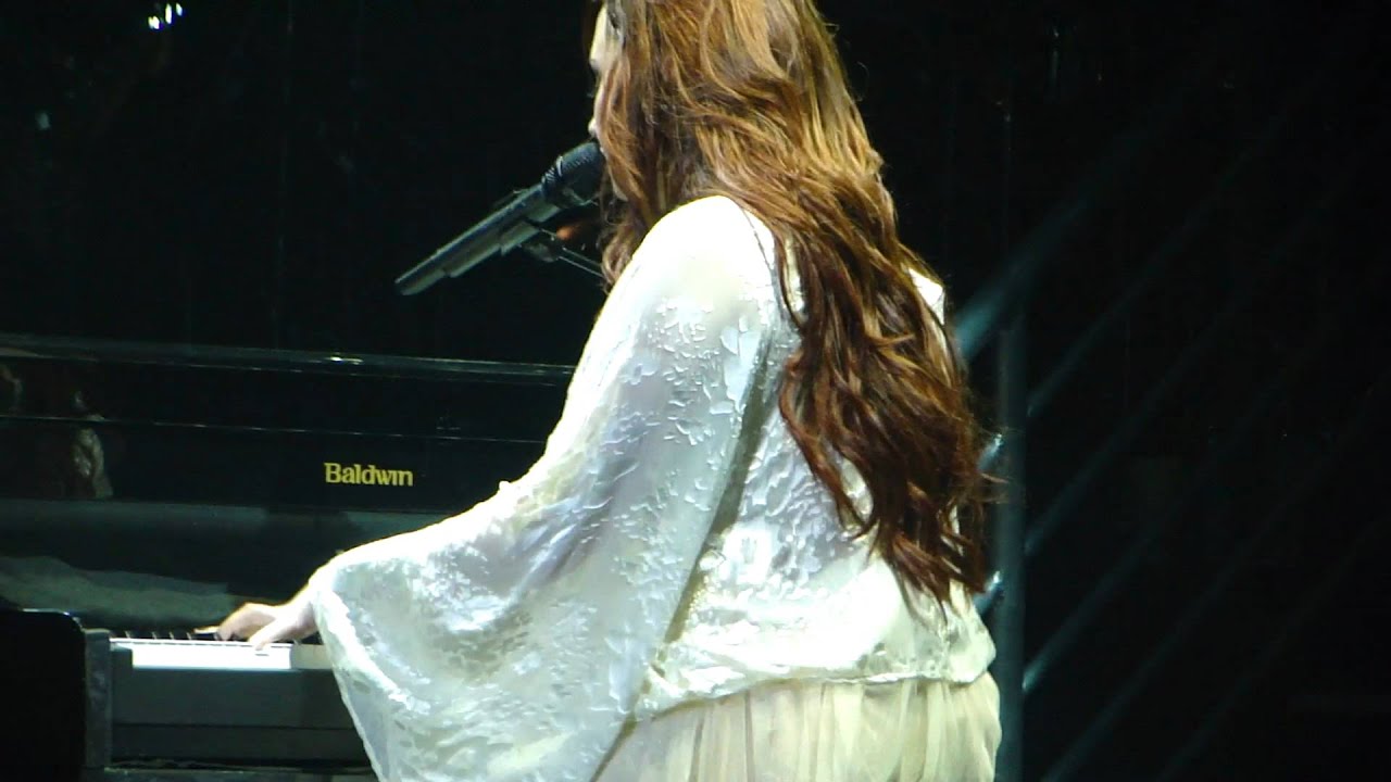 Demi Lovato-Skyscraper Chicago 12/3/11 (Crying during her speech and while singing)