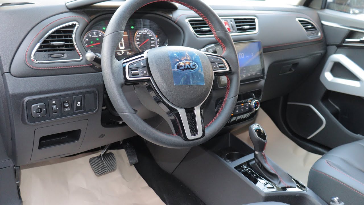 Обзор салона JAC JS2 Smart 2025 года, серебристый, титаново-серый цвет