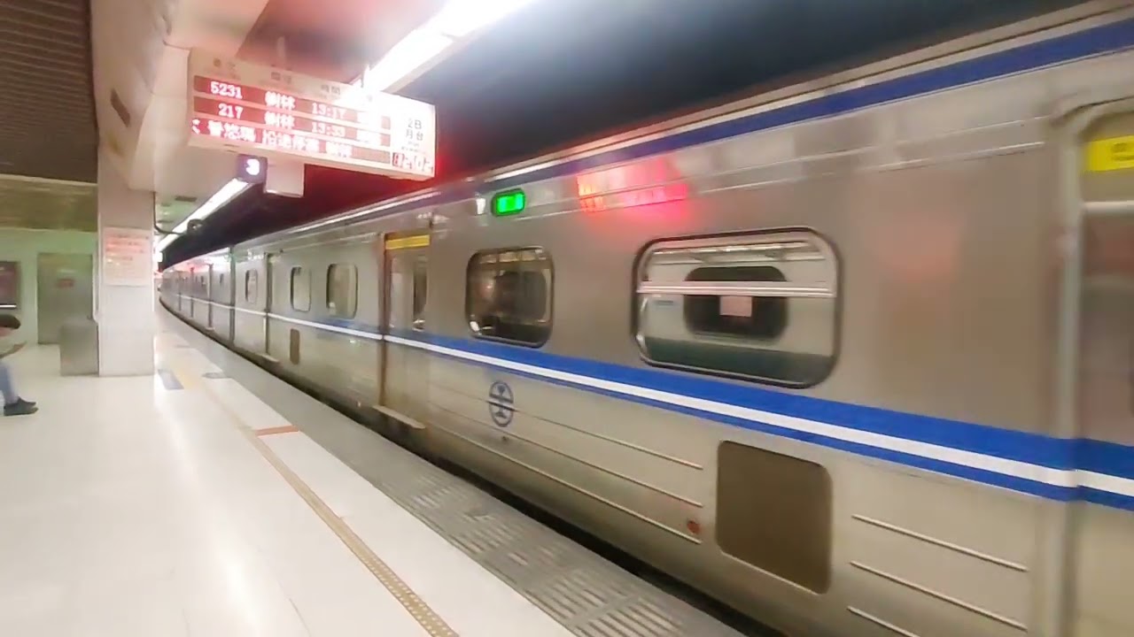 4137次往樹林EMU500 板橋出站