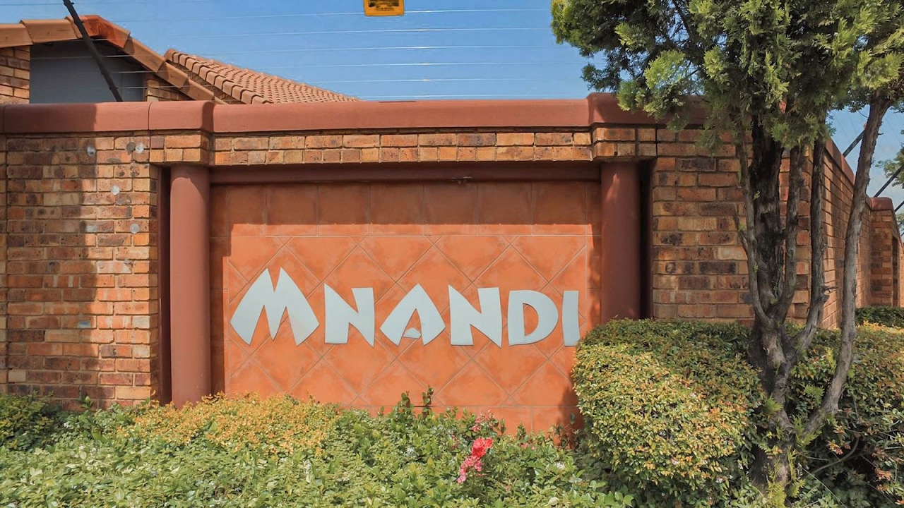 2 Bedroom Simplex for sale in Gauteng | Johannesburg | Roodepoort | Allens Nek | 63 Mna |