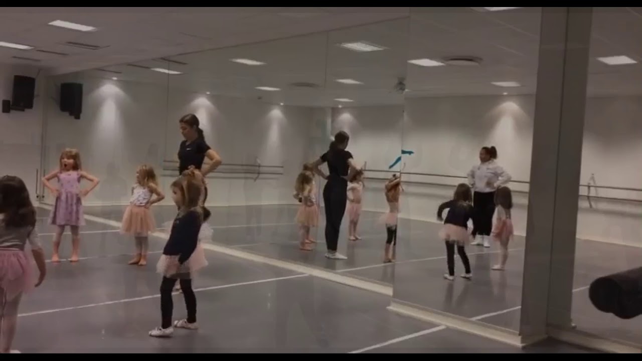 Dansakademien - barnbalett, discokids och streetkids