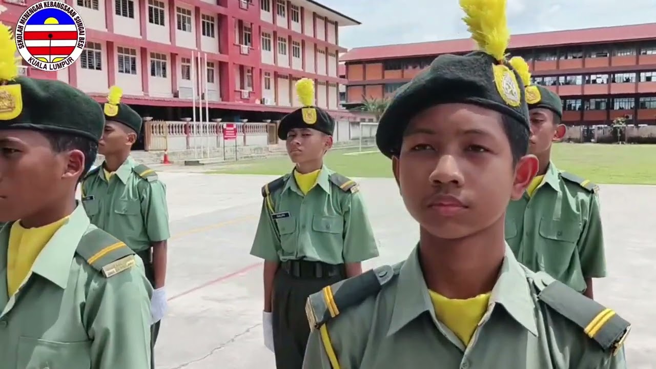 PEMERIKSAAN PAKAIAN PKBM (D) SMK SUNGAI BESI (PERTANDINGAN KAWAD KAKI PERINGKAT KEBANGSAAN)