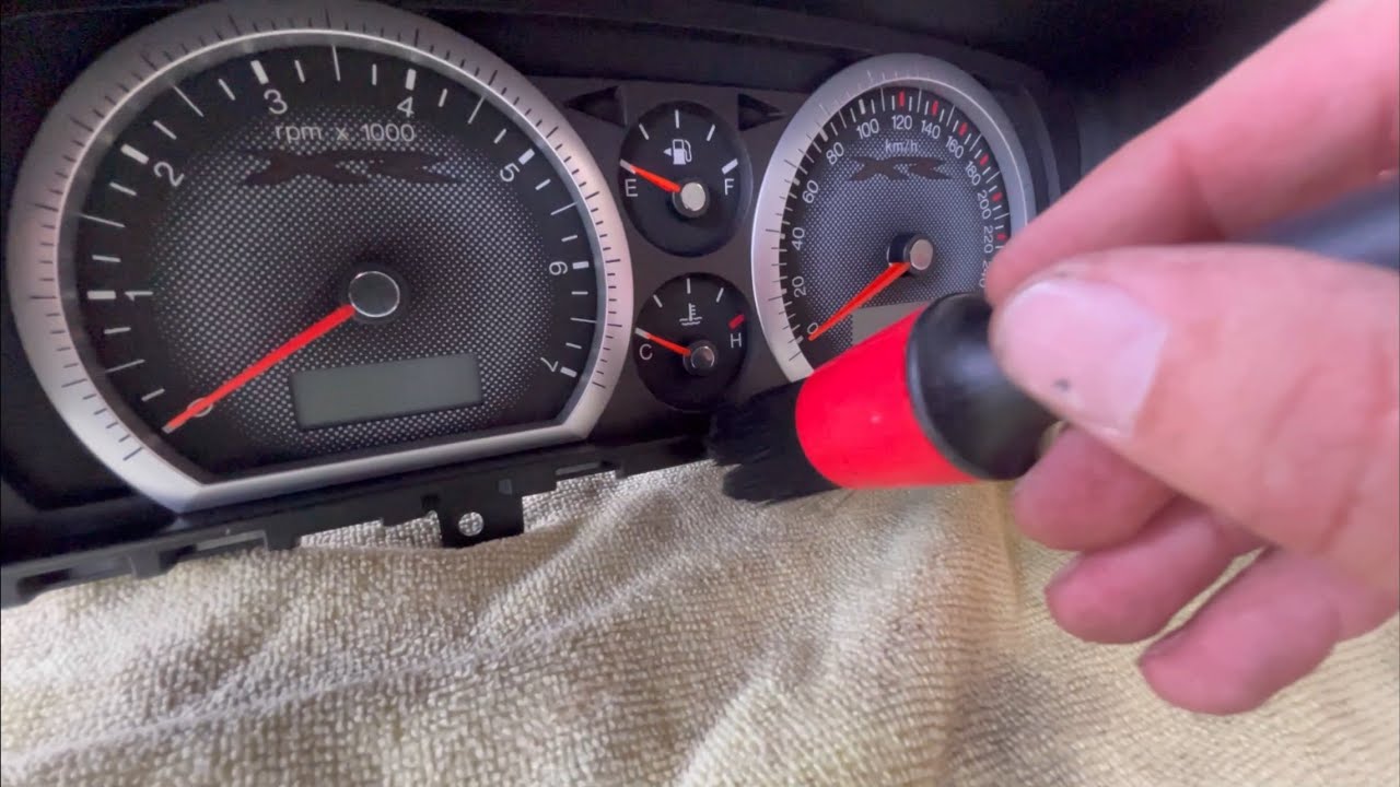 Swap BF XR 6 Dash Cluster & Steering Wheel Cruise Control Buttons In The BF Fairmont