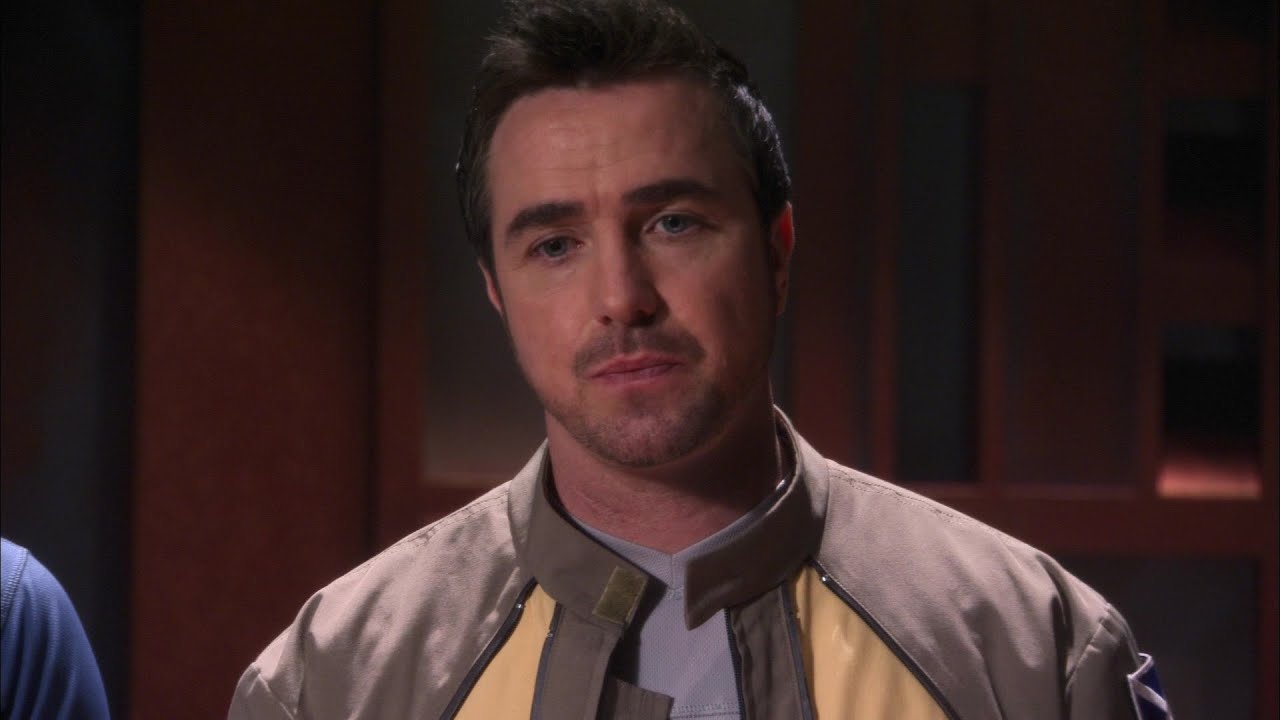 Paul McGillion as Carson Beckett 
