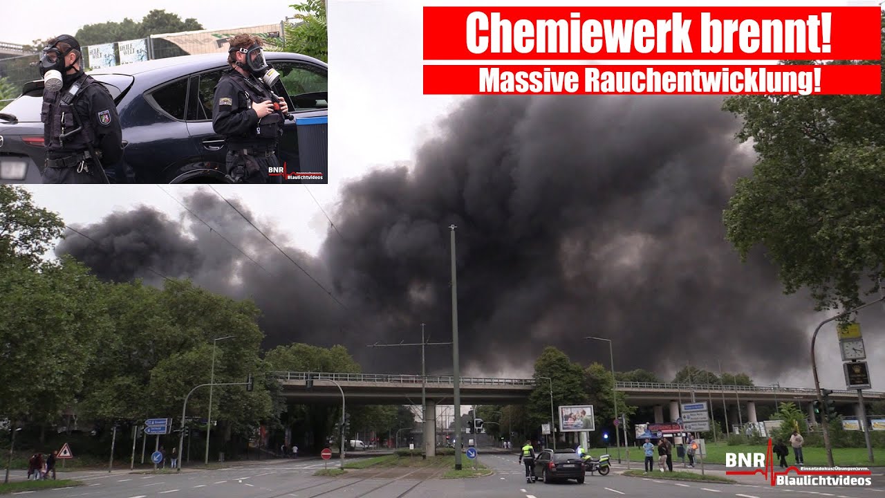 [CHEMIEWERK IN FLAMMEN!] Großbrand in Duisburg fordert über 250 Einsatzkräfte! Massive Rauchwolke!