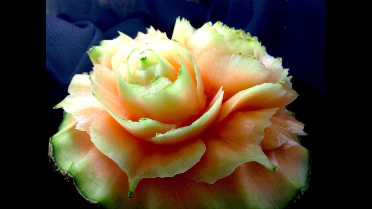 Blossom Rose Carving from Melon(กุหลาบเถาว์)