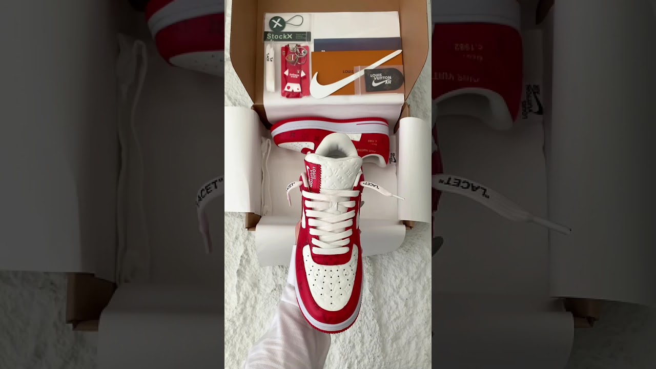 Top quality sneakers display 