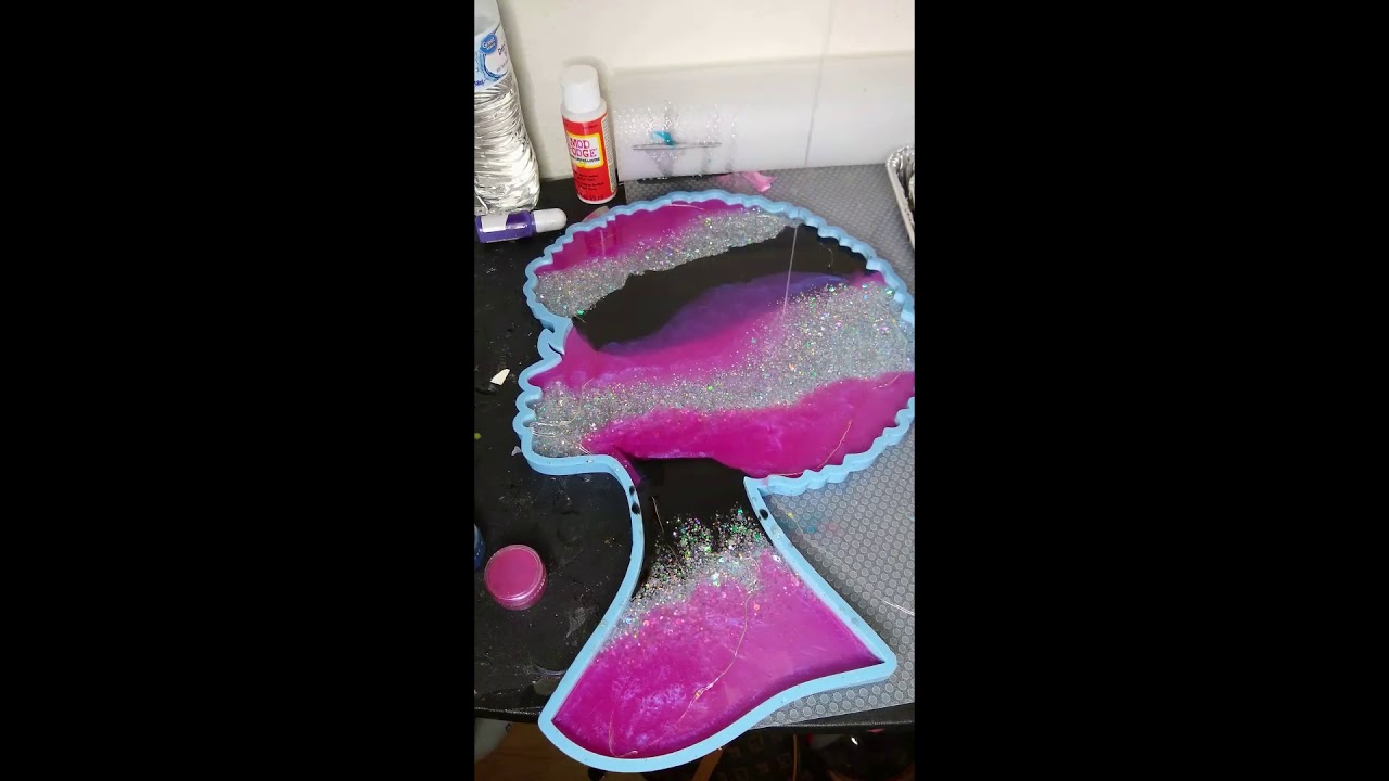 Afro Diva Light Resin Pour