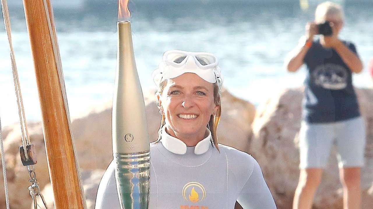 JEUX OLYMPIQUES 2024 - L'apnéiste Alice Modolo emmène la torche à 40m sous l'eau de la Méditerranée