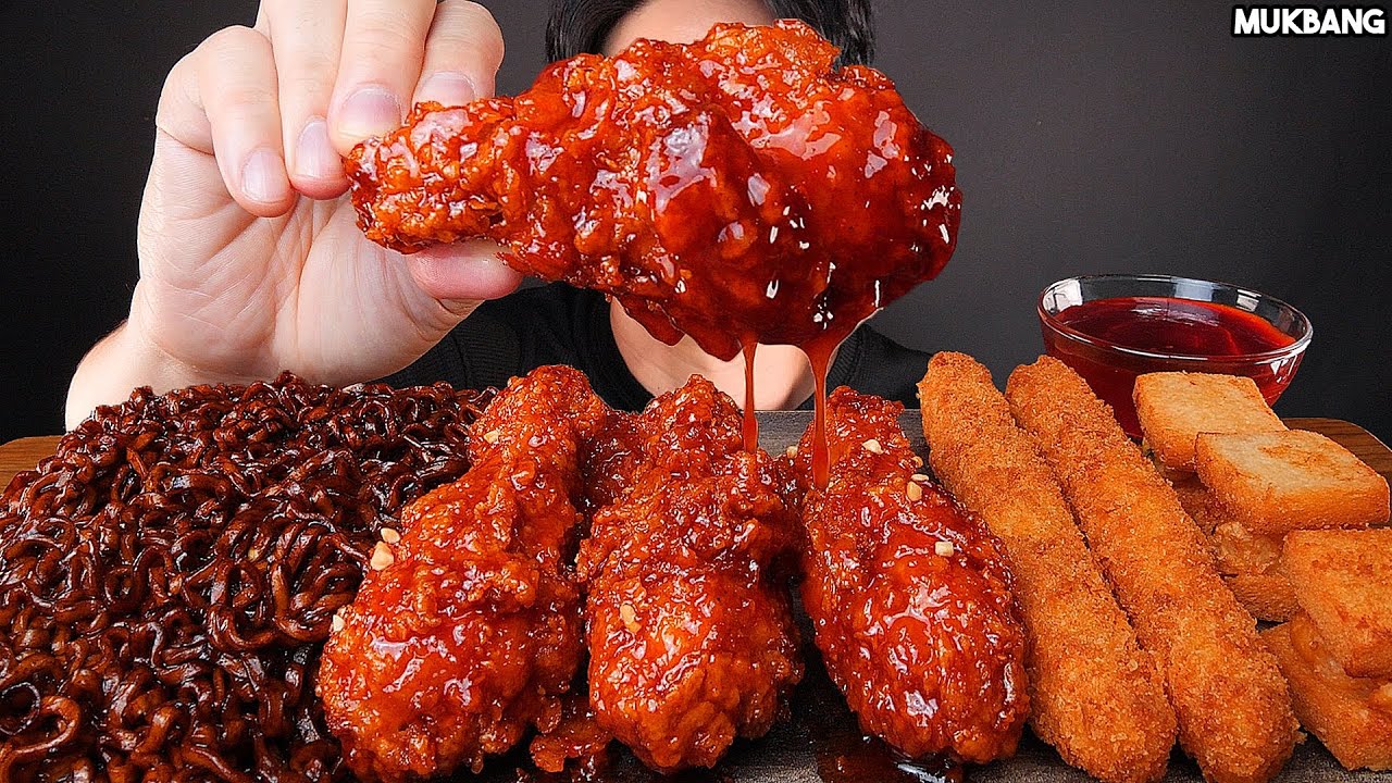 острая жареная курица и лапша SPICY CHICKEN 🍗 BLACK BEAN NOODLE FRIED SHRIMP EATING ASMR MUKBANG