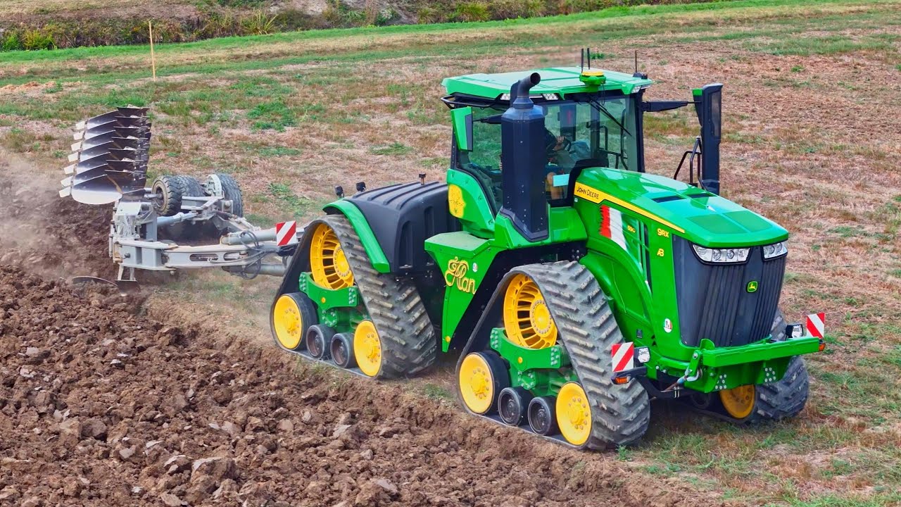 Prove in campo di aratri dischiere erpici ripuntatori fiera agricola