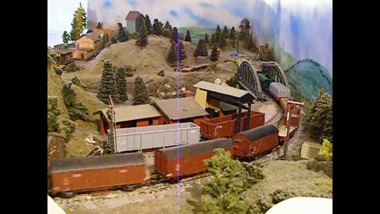 TT scale ~ A compact 3' x 6' TT120 european model railway ~ Spur TT ~ Hornby TT ~ Film #14