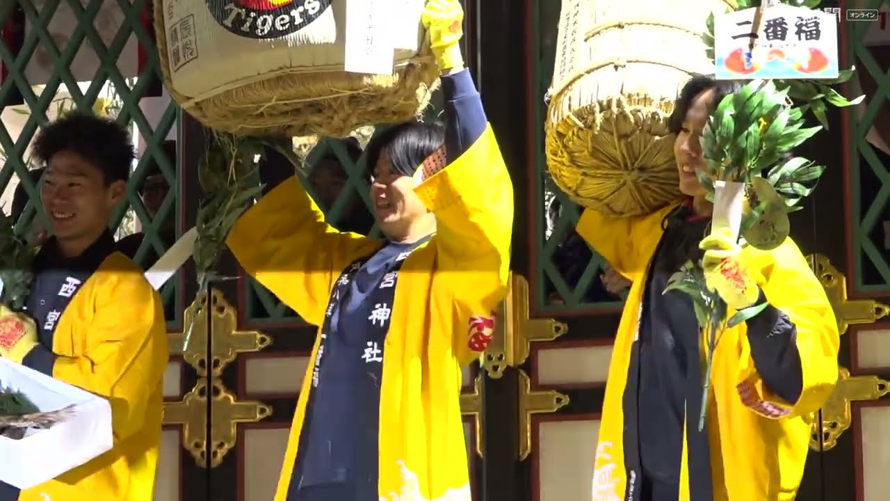 目指せ「福男」、５０００人が境内駆け抜け…兵庫・西宮神社