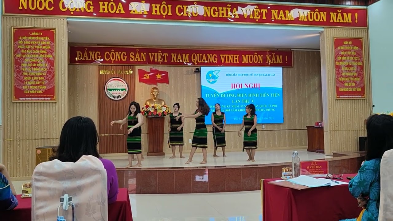 Múa dân tộc suối reo trên ngàn , Xã Quảng Tín