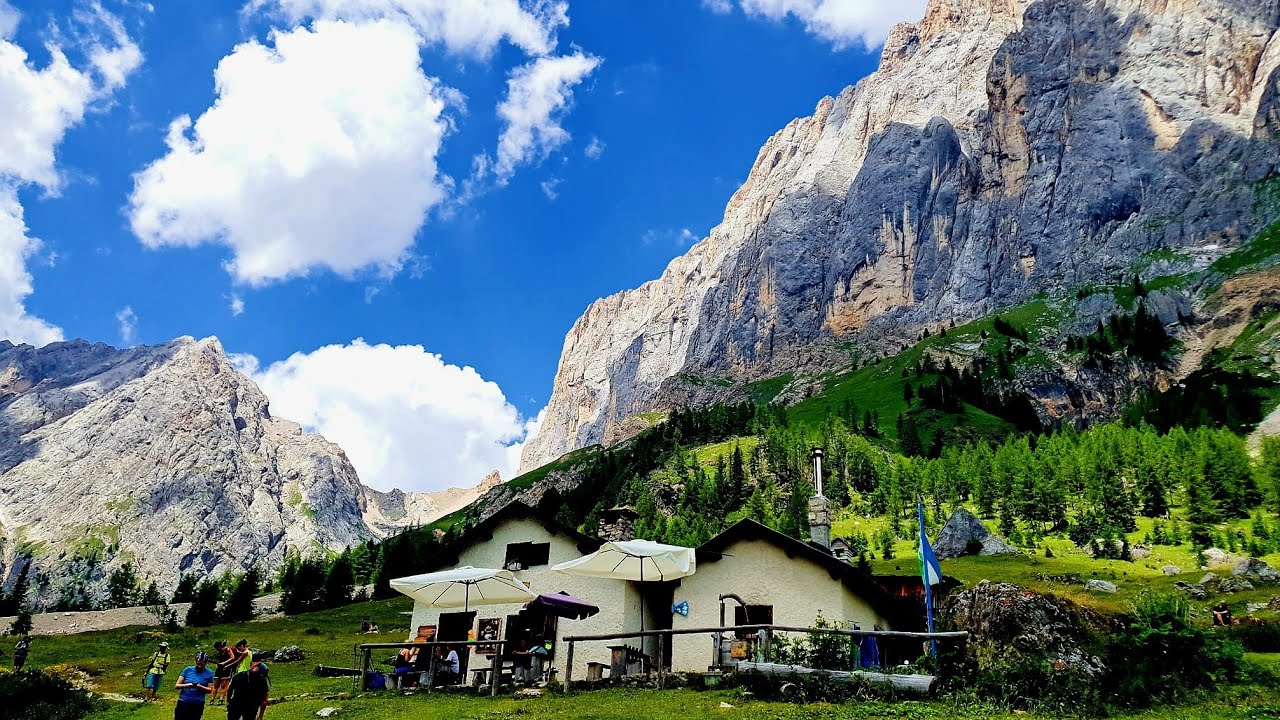 Camping Marmolada Malga Ciapela. Rifugio Malga Ombretta.  DOLOMITE.