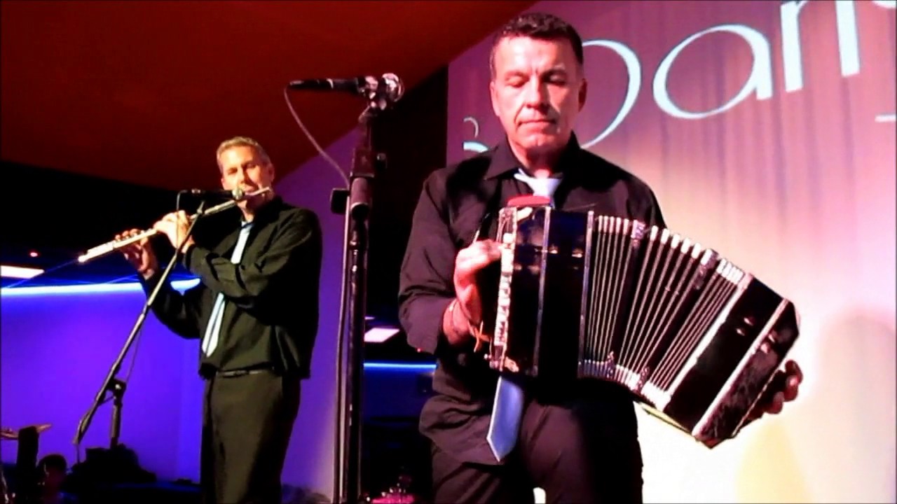 Orchestre TEMPS DANSE. Série Tangos au dancing Le LOOPING (71).