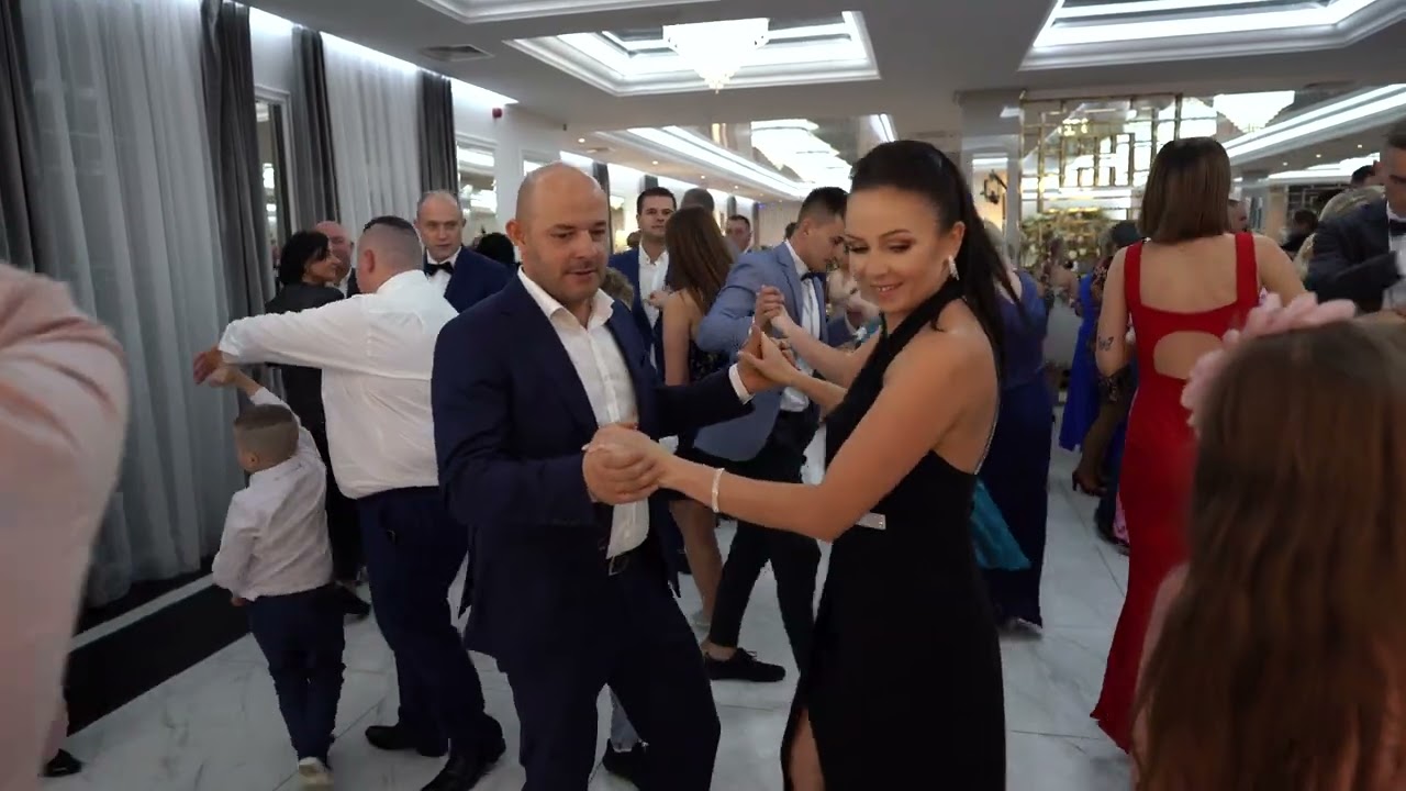 Avensis zespół z Radzymina - Oczarowałaś mnie / wesele Emilii i Piotra