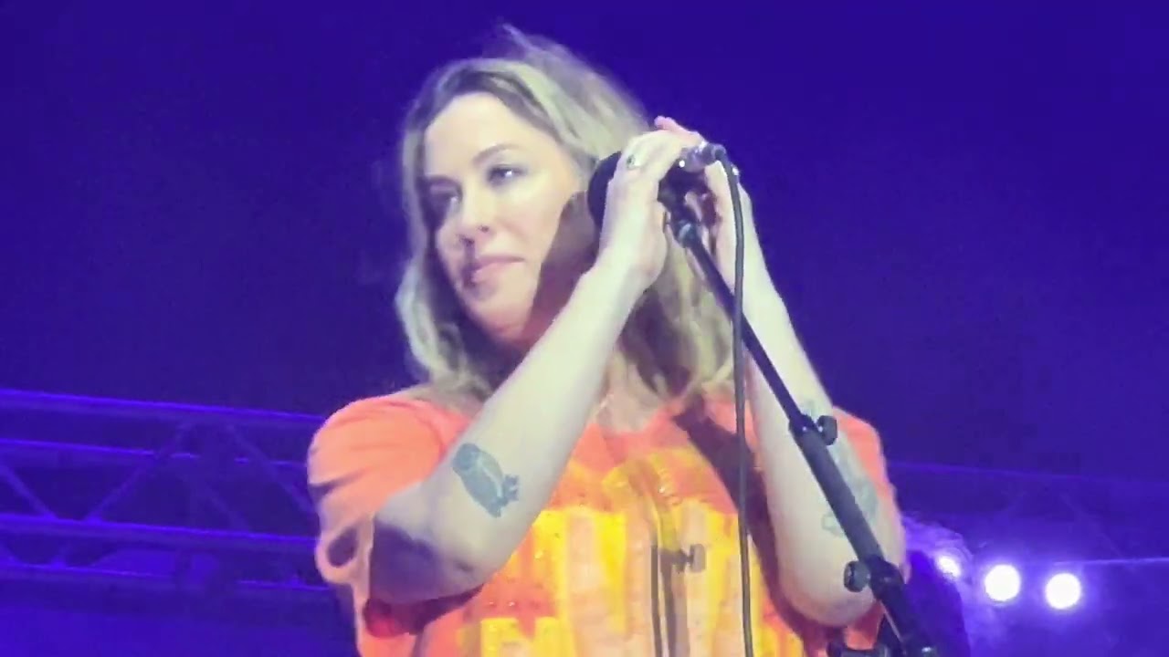 Alanis Morissette - Perfect (Live in Miami Beach, 3-12-22) (4K HDR, HQ Audio, 1st Row)