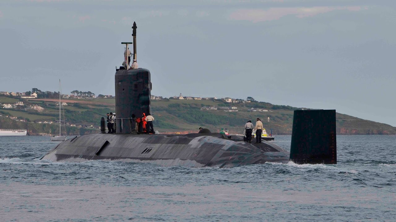 HMS TRENCHANT S91 LEAVES DEVONPORT NAVAL BASE AT MUTTON COVE - 27th April 2017
