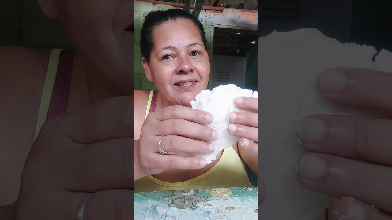 vamos tomar café gente com beiju de tapioca com ovo frito e café com leite