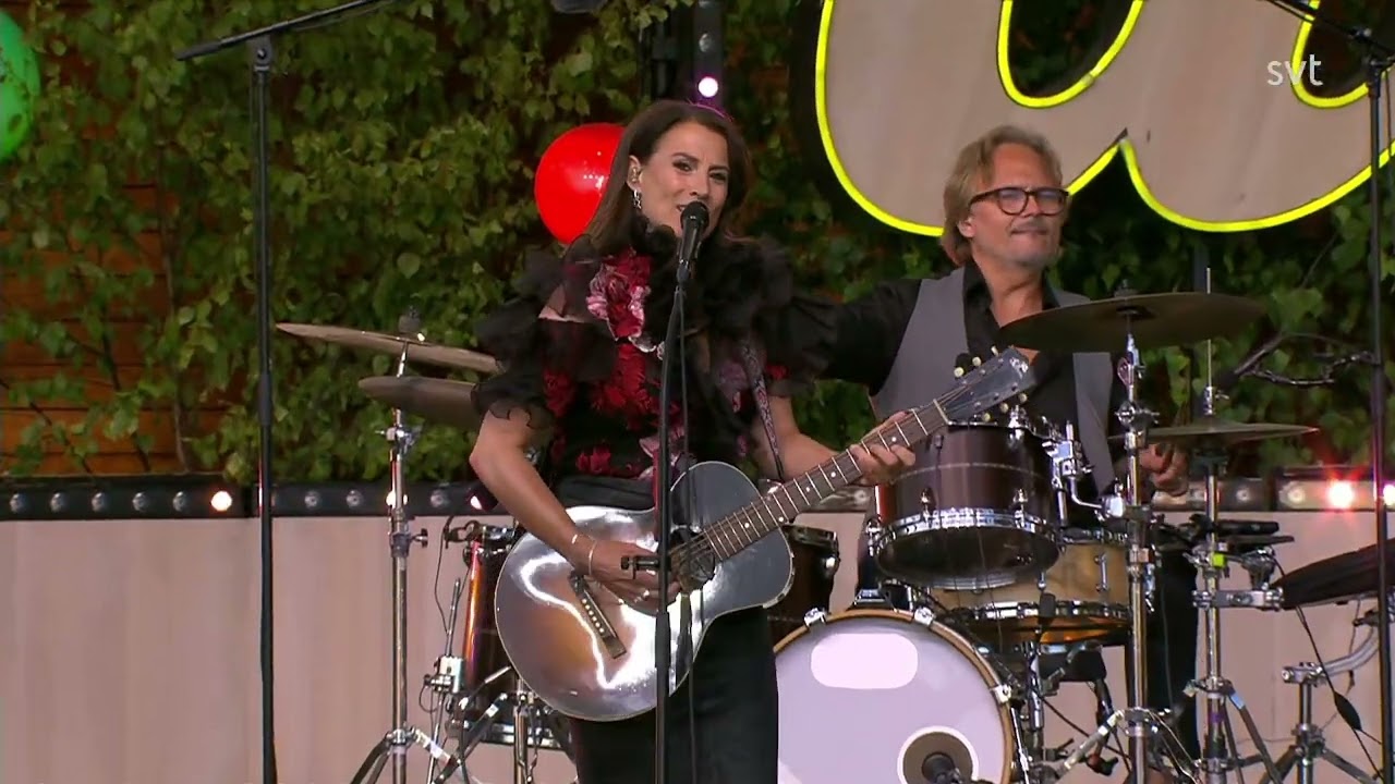 Jill And The Johnsons - It only took a minute for my country to love country. Allsång på skansen.