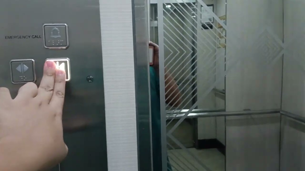 Siglap Centre - Toshiba Elevator (Lift PL1)