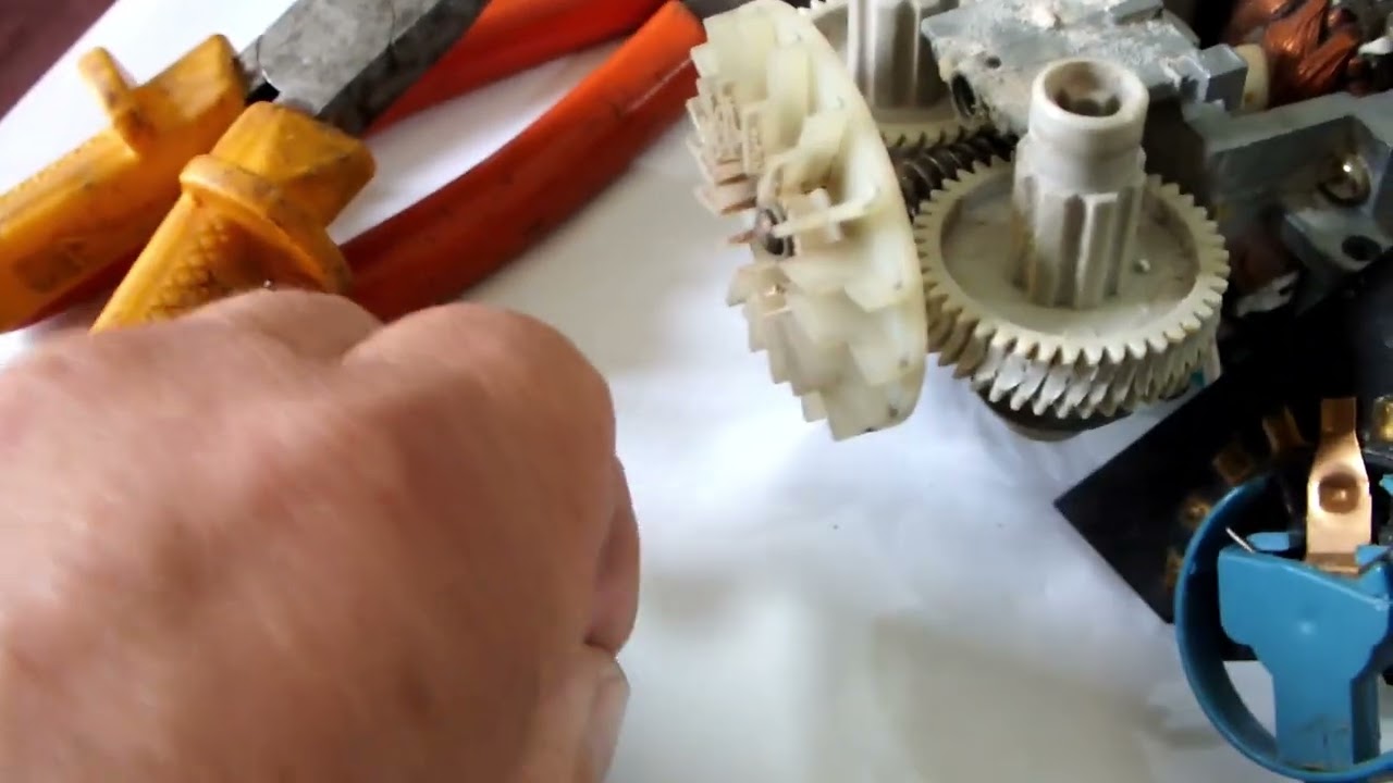 Batedeira de mão Britânia. Como salvar uma batedeira que iria para a reciclagem!