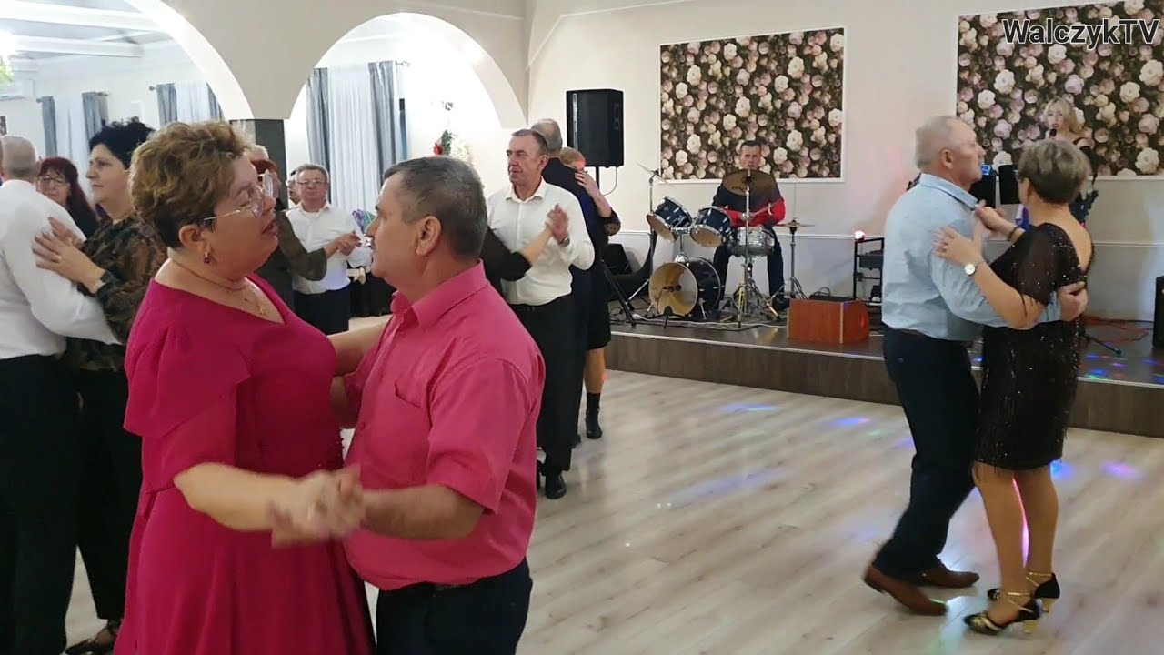 CUDOWNE WYKONANY sentymentalny utwór przez Lidera Kapeli Zbyszka Ciechowicza w Złotym Dworze 
