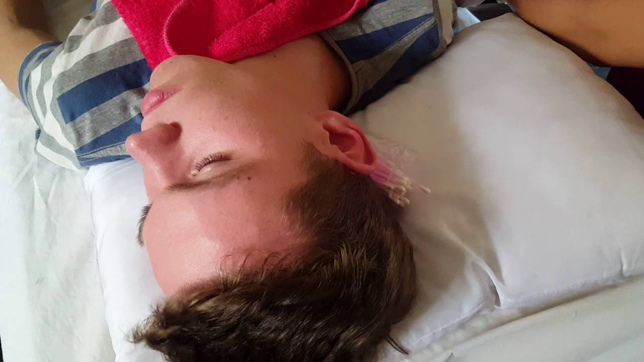 Ear cleaning at Hoi An