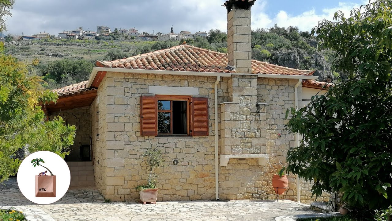 Lovely single level house, located in quiet corner of Neochori.