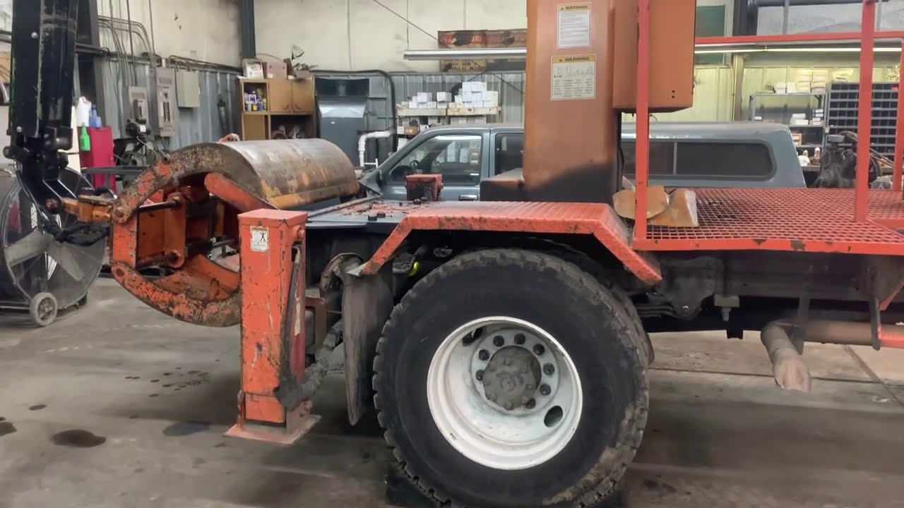 Rear Leaf Spring Replacement | Freightliner Claw Truck