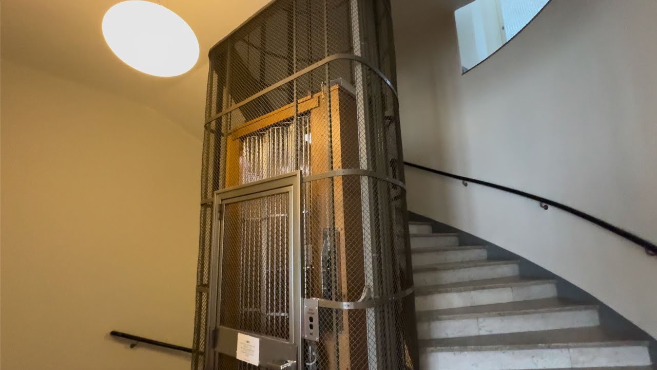 Örnsköldsvik, Sweden: Kone mod of a vintage Traction Elevator at Stora Torget 1A