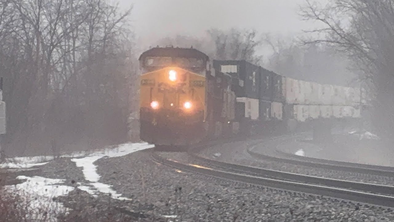 Csx 503 leads I136 through the fog in confluence, PA