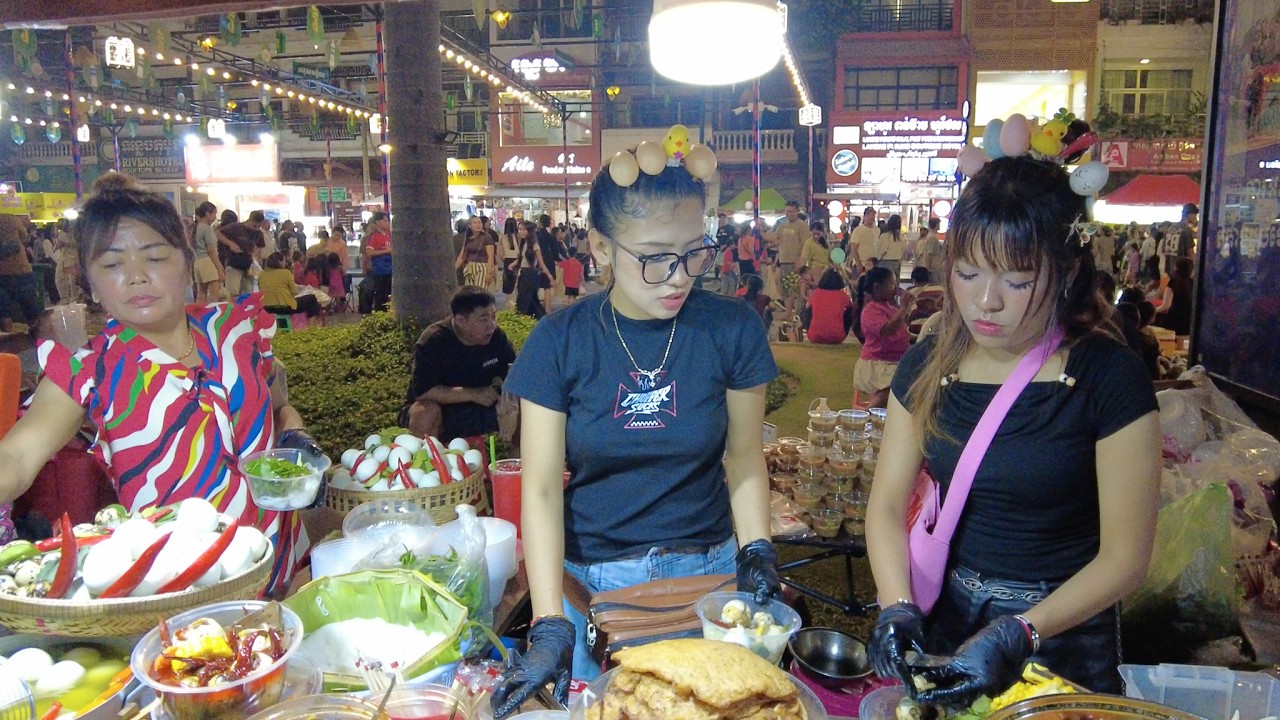 Amazing Phnom Penh City Street Food Tour Seafood Grilled Honeycomb Pickled Duck and Chicken Legs