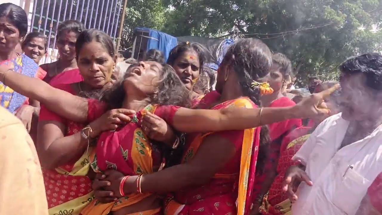 கோவிந்தராஜபுரம் ஓம்சக்தி ஆலயத்தில் ஆவேசமான ஆட்டம் புஷ்பராஜ் பம்பை செட் பாடலான செல்90476 31648
