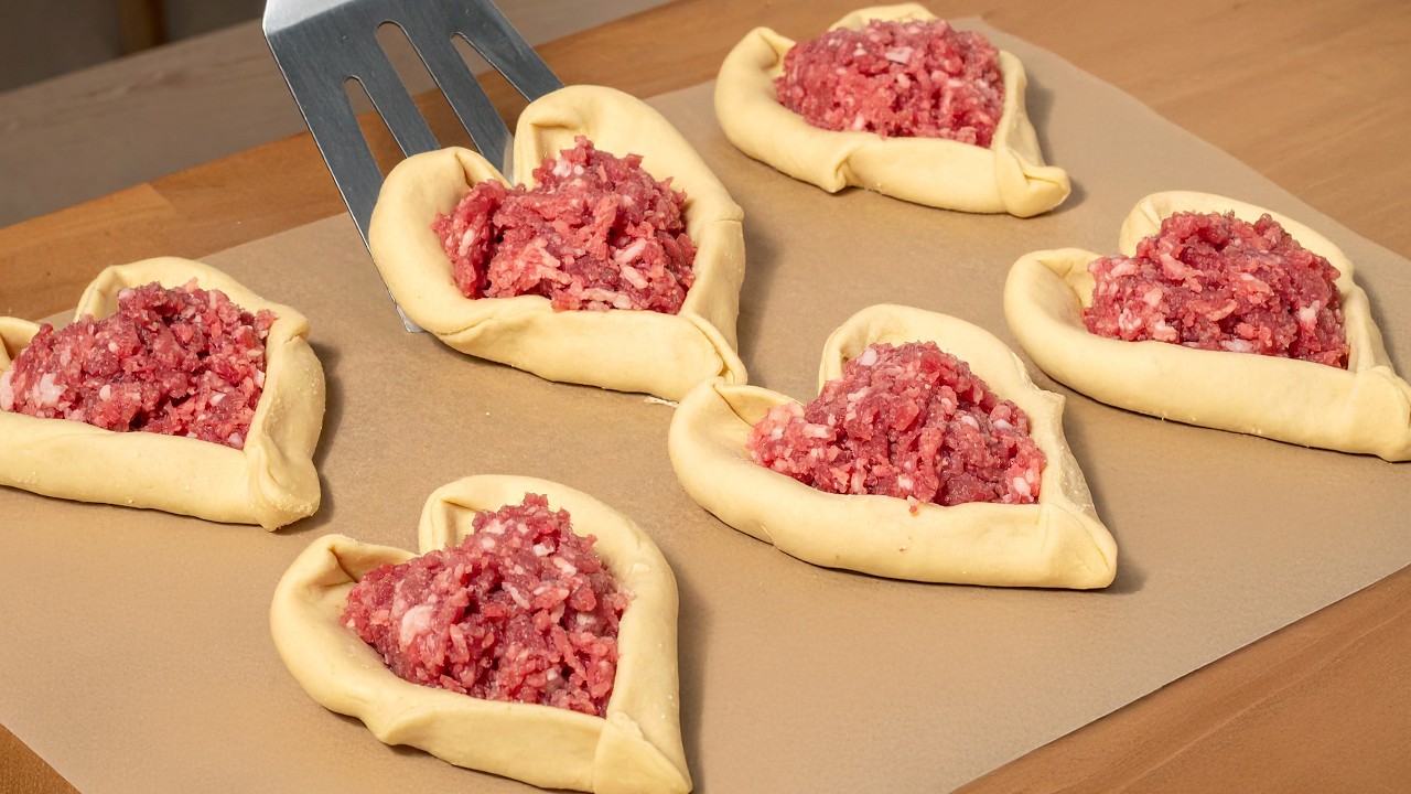 Ich mache diese Snack für jede Valentinstag!Niemand wird erraten!BLÄTTERTEIG-TRICK In nur 10 Minuten