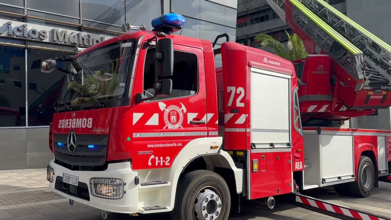 #BomberosTF actúa en la capital tinerfeña ante la caída de cristales a la vía pública.