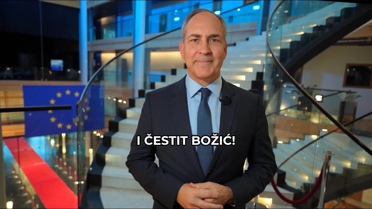 Čestit Božić dragi prijatelji! Sačuvajmo duh Božića, čestitajmo Božić, a ne neke sretne blagdane.