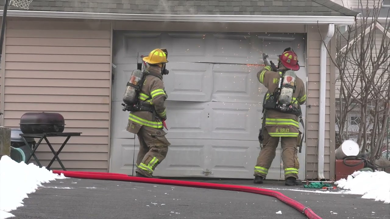 ARRIVAL VIDEO:  Whitehall firefighters respond to garage fire on Fuller Street
