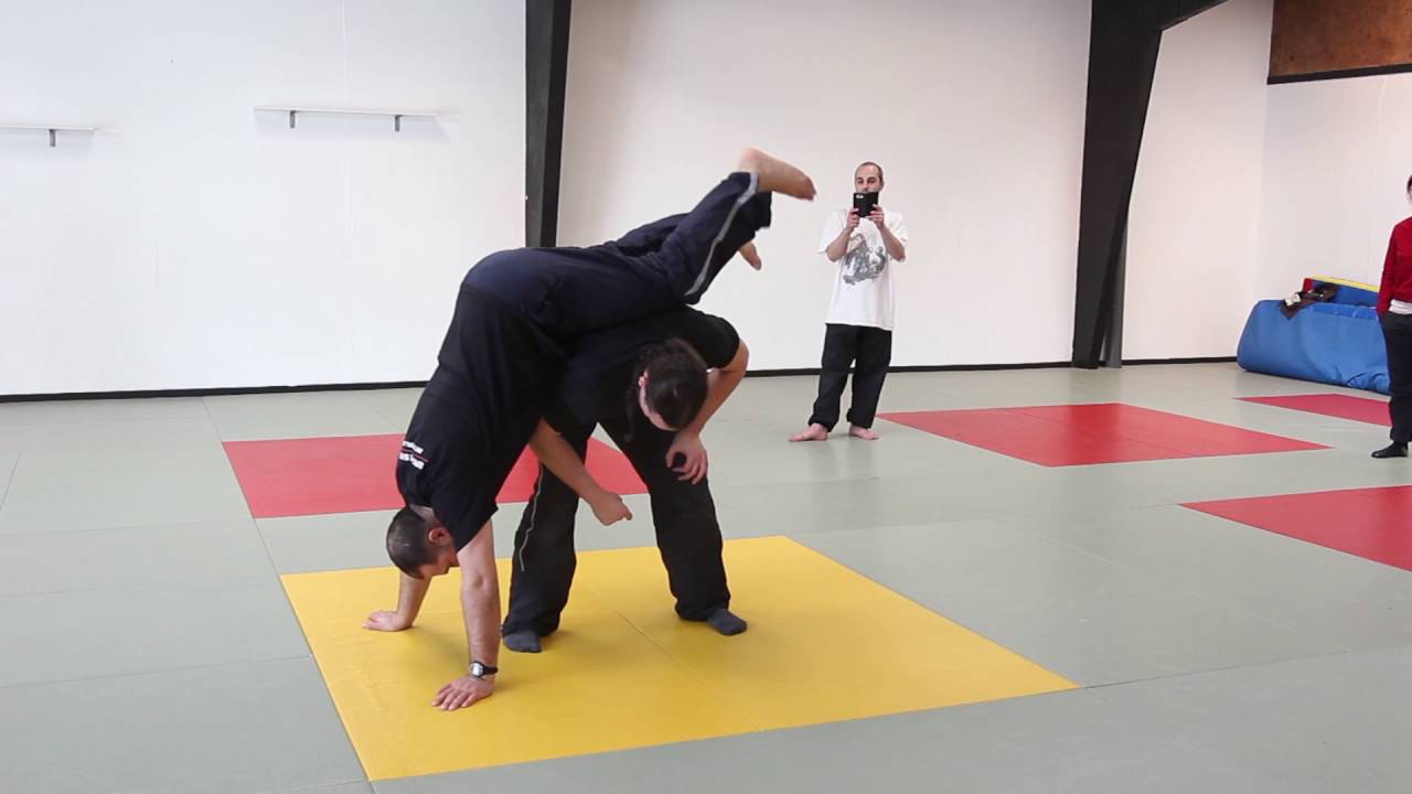 14 - Passer au dessus d'un obstacle