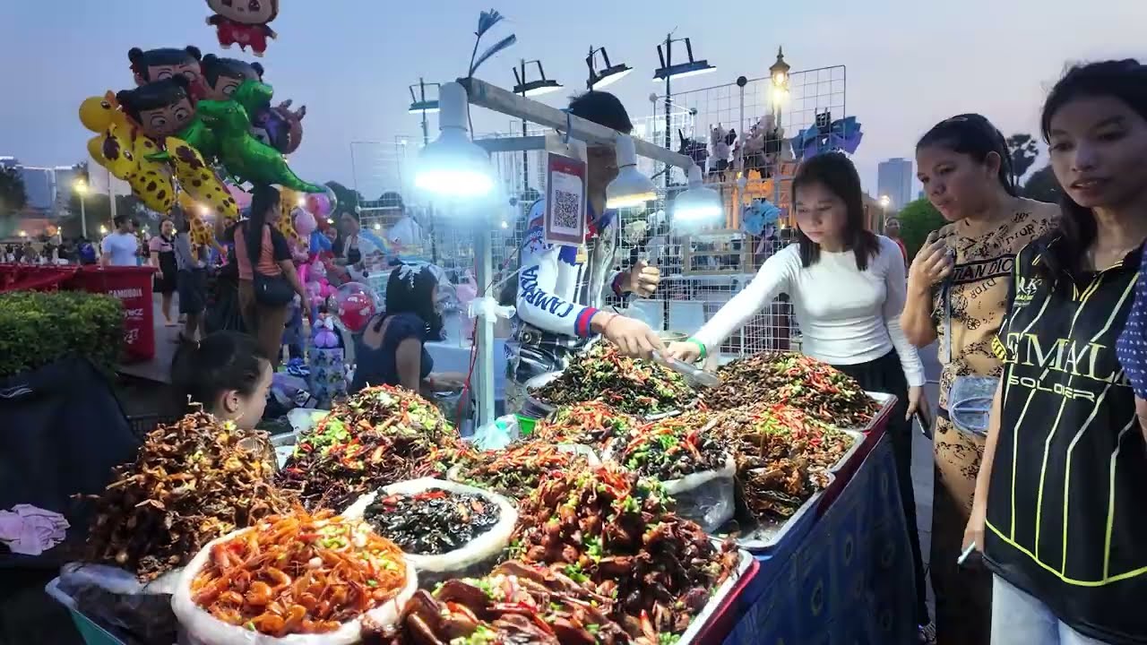 The Best Cambodian Street Food Tour! Phnom Penh Walk Street - Khmer Food Market Tour 2026 #1002