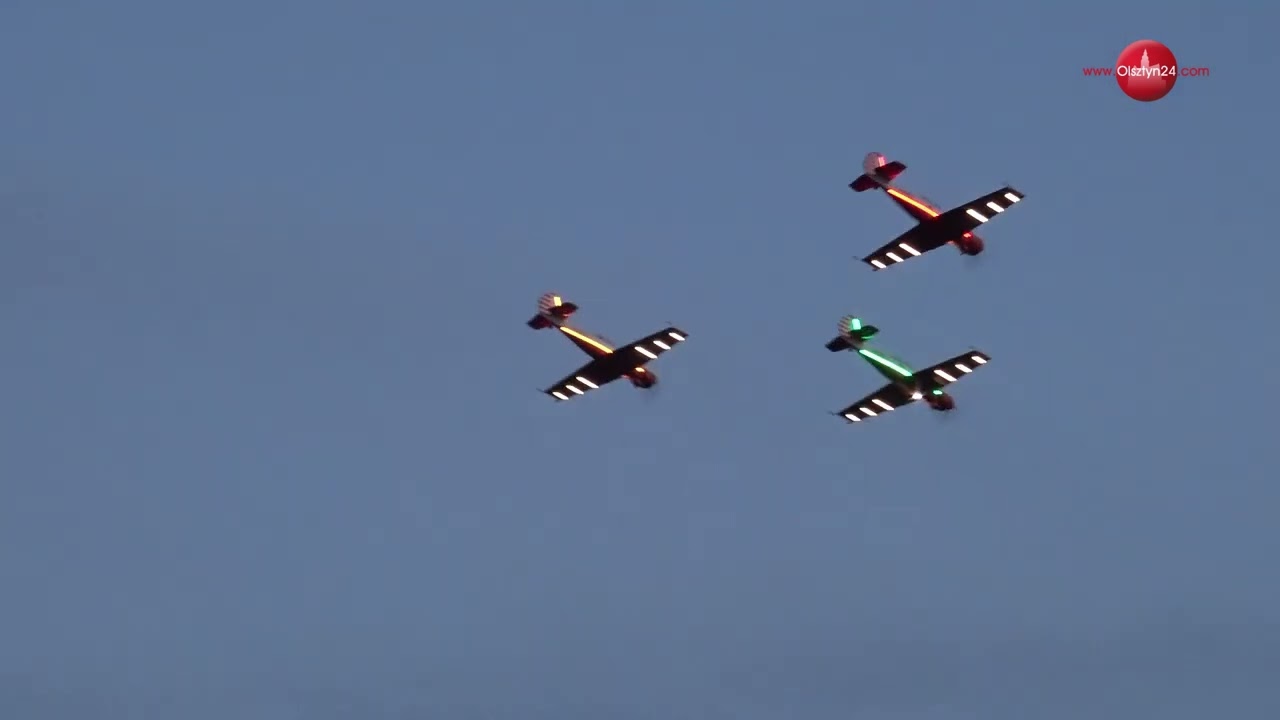 Aerobatic Team ANBO - lotniczy pokaz z pirotechniką i fajerwerkami w Gryźlinach