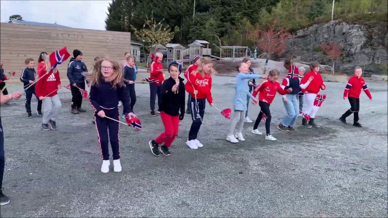 Rossland skule 1. - 4. trinn dansar 