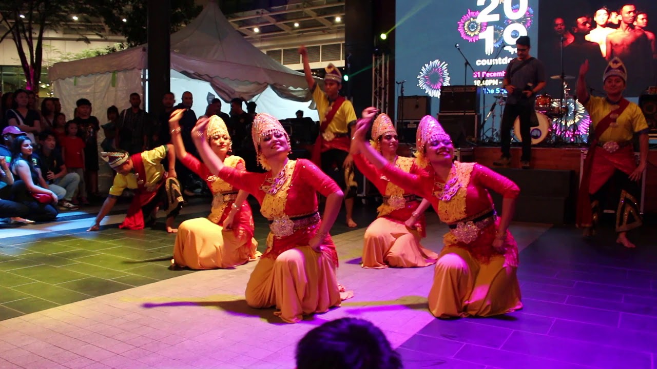 Malaysian traditional dance.