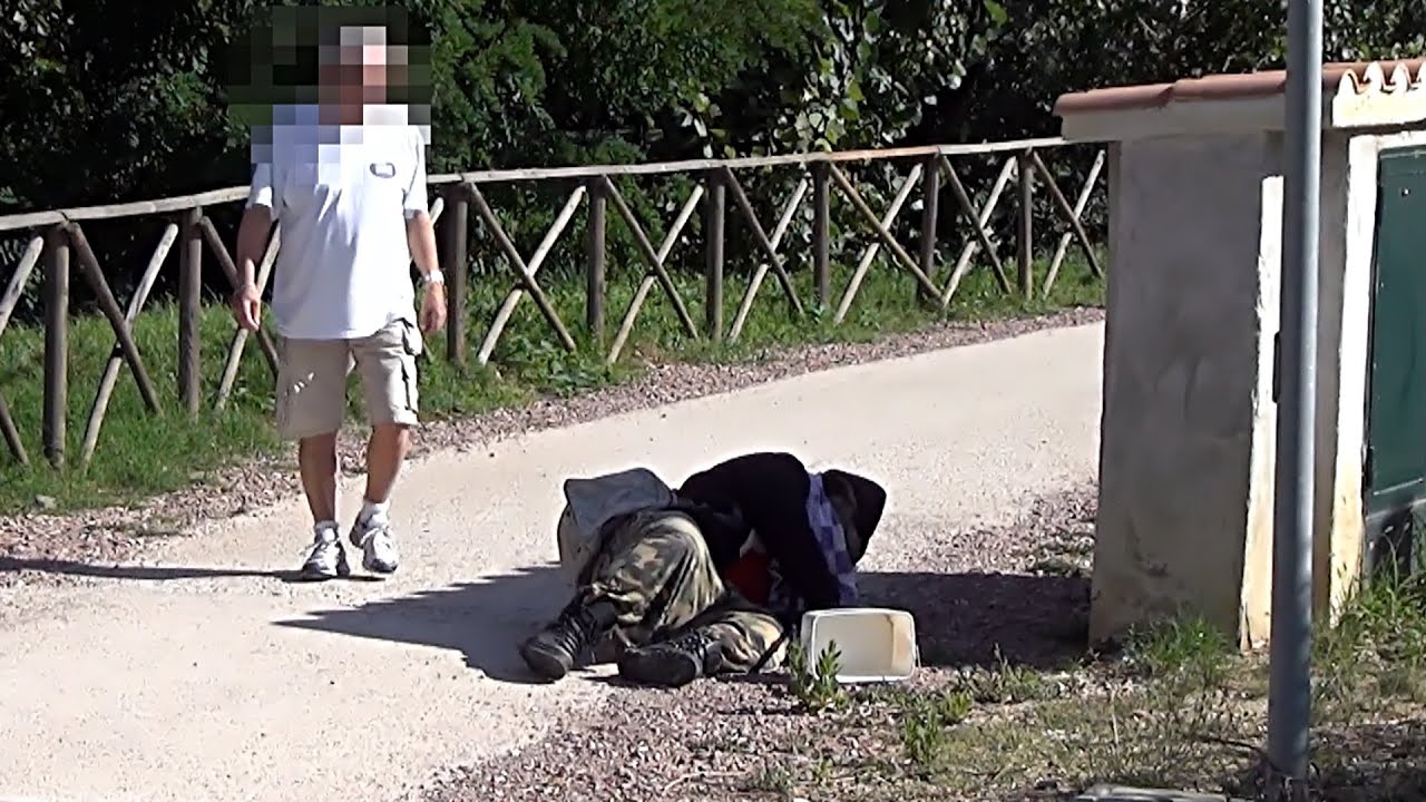 Homeless vs Businessman (Social Experiment)