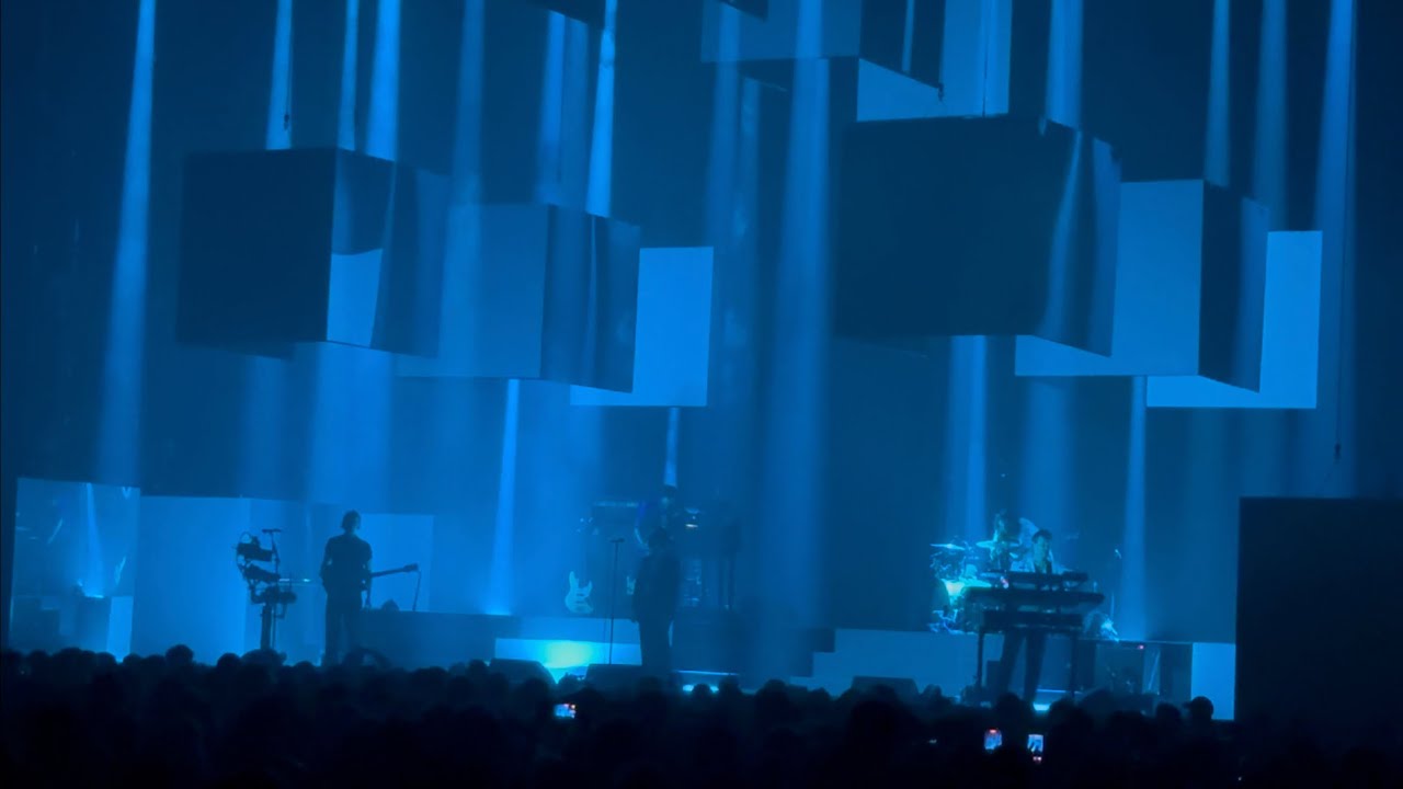 Feu! Chatterton - Mon frère (Live Labyrinthe Tour at Accor Arena, Paris 11/02/2026)